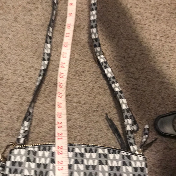 Nine West Logo purse - Picture 12 of 12